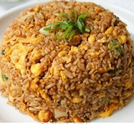 If you have eggs and leftover rice, this easy 10-minute fried rice recipe is the best go-to mea… | Chinese cooking recipes, Easy rice recipes, Homemade chinese food