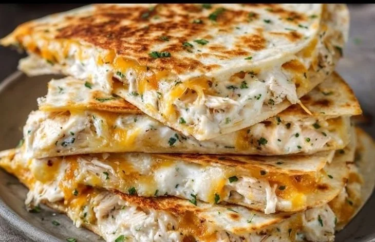 High-protein chicken ranch quesadilla, crispy and low-carb, ready in 10 minutes.