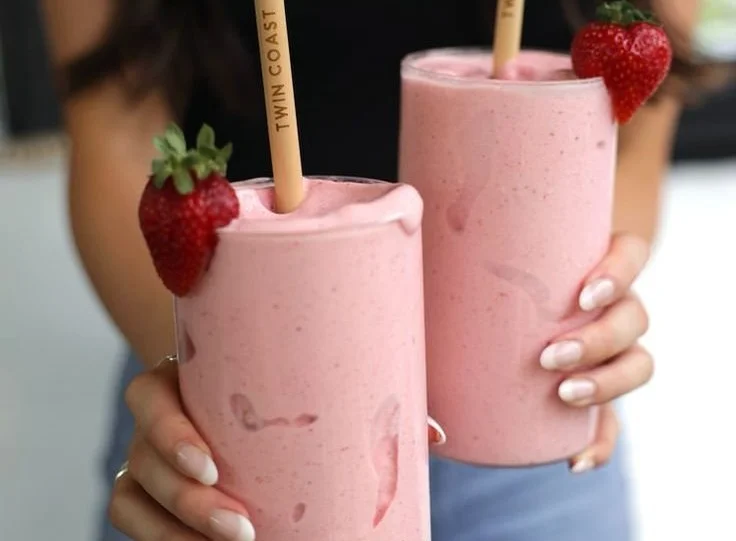 STRAWBERRY LOVERS SMOOTHIE