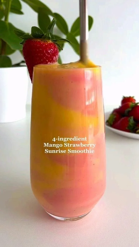 Healthy Food Recipes Club | Be Healthy on Instagram: "HEALTHY MANGO STRAWBERRY SUNRISE SMOOTHIE 🍓🥭 | A DELICIOUS QUICK SMOOTHIE 🥤 ✨Have you ever imagined hav… [Video] [Video] | Summer smoothies recipes, Fruit smoothie recipes healthy, Smoothie reci...