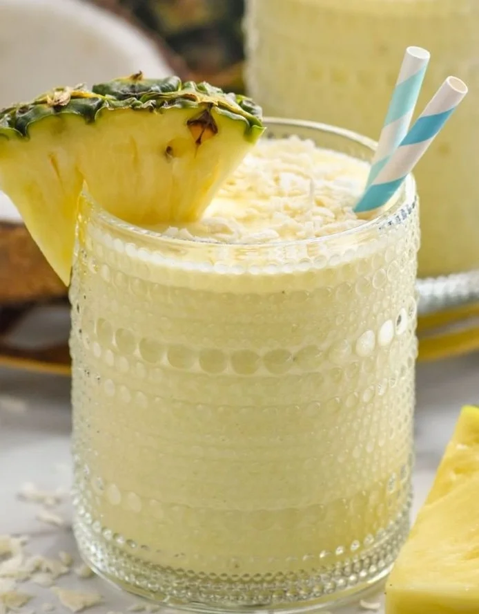 This Pina Colada Smoothie combines tasty tropical flavors into an easy and crea… | Smoothie drink recipes, Smoothie recipes healthy breakfast, Easy smoothie recipes