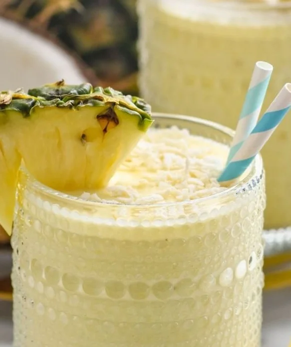 This Pina Colada Smoothie combines tasty tropical flavors into an easy and crea… | Smoothie drink recipes, Smoothie recipes healthy breakfast, Easy smoothie recipes
