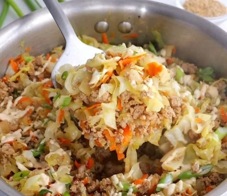 Easy low-carb egg roll in a bowl with fresh vegetables and protein.